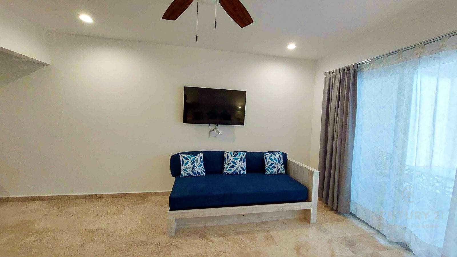 Estudio en venta listo para rentar a 1 cuadra de 5ta ave Playa del Carmen P4015