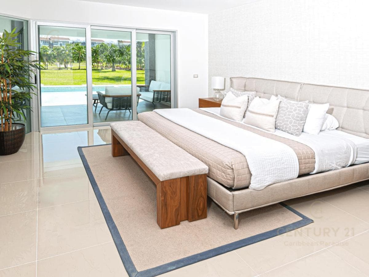 Incredible 3-Bedroom Apartment for Sale in a Luxury Condo Near the Ocean P3984
