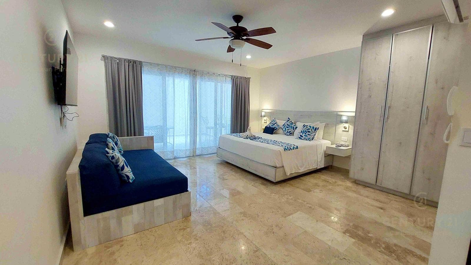 Studio for sale, ready to rent, 1 block from 5th Avenue in Playa del Carmen P4015