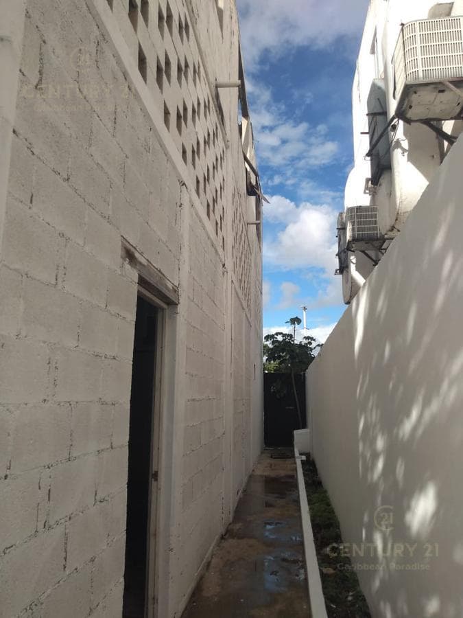 Bodega Comercial en Venta Sobre Avenida en Playa del Carmen | Con uso Mixto | P3303