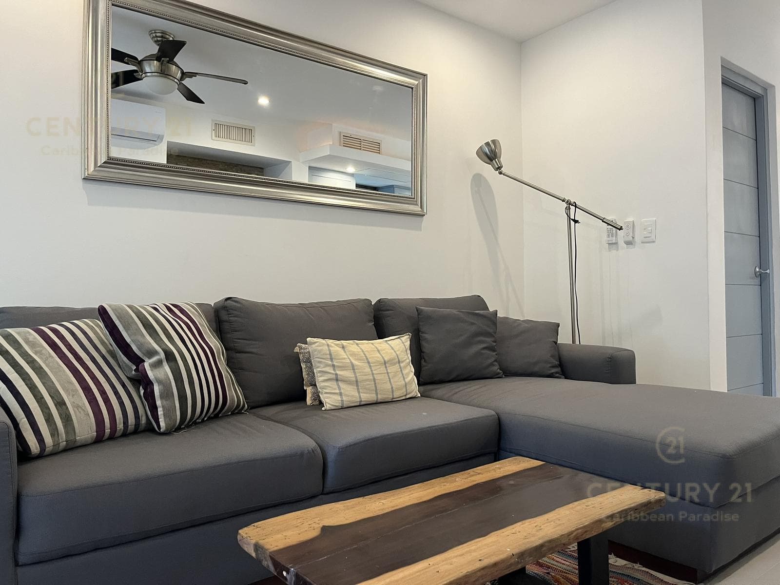 2-bedroom, 3-bathroom apartment in downtown Playa del Carmen P4206