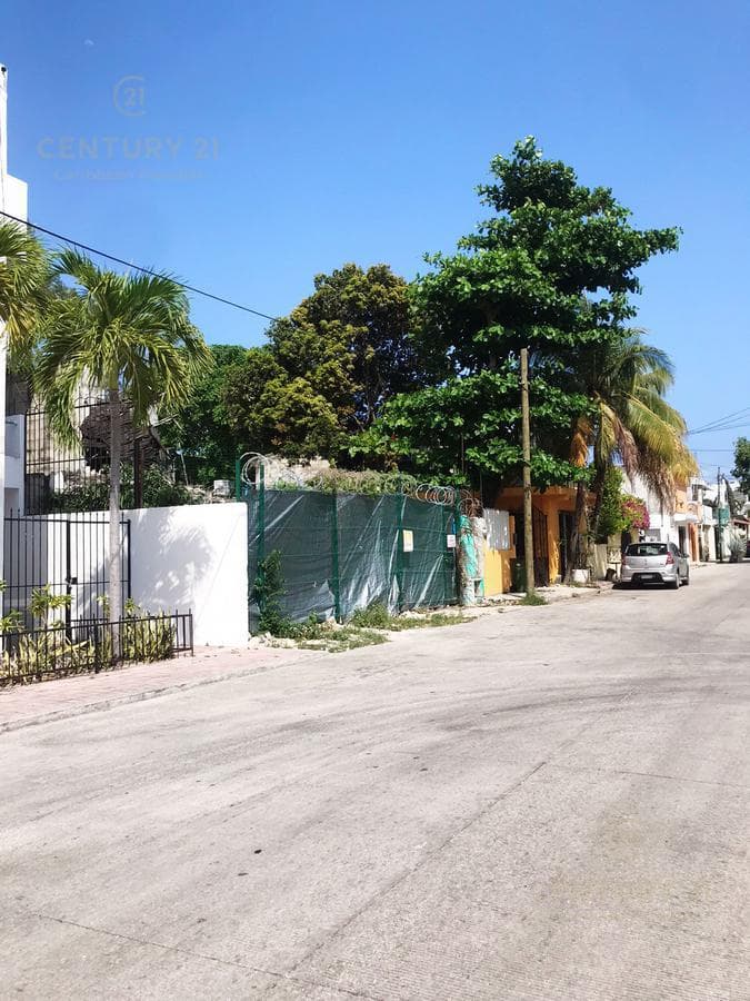 Lot for Sale in Downtown Playa del Carmen, Calle 14 Norte, P3498