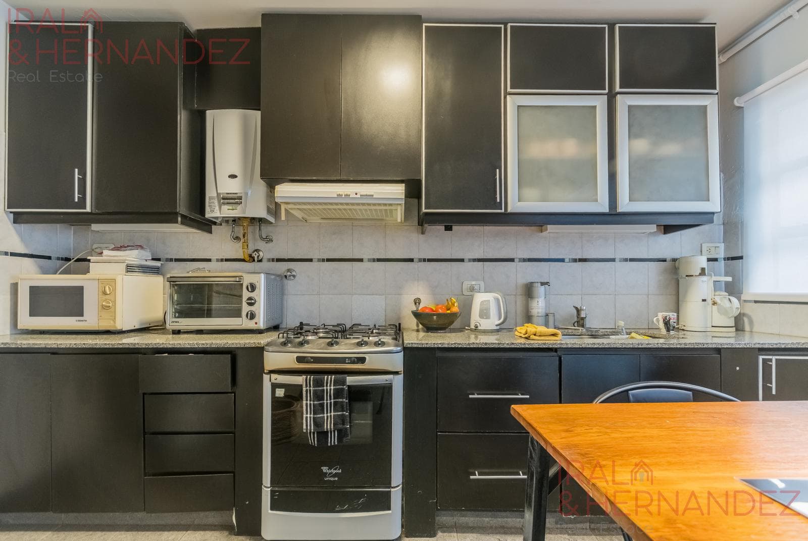 Stunning townhouse for sale in Nuñez with a terrace
