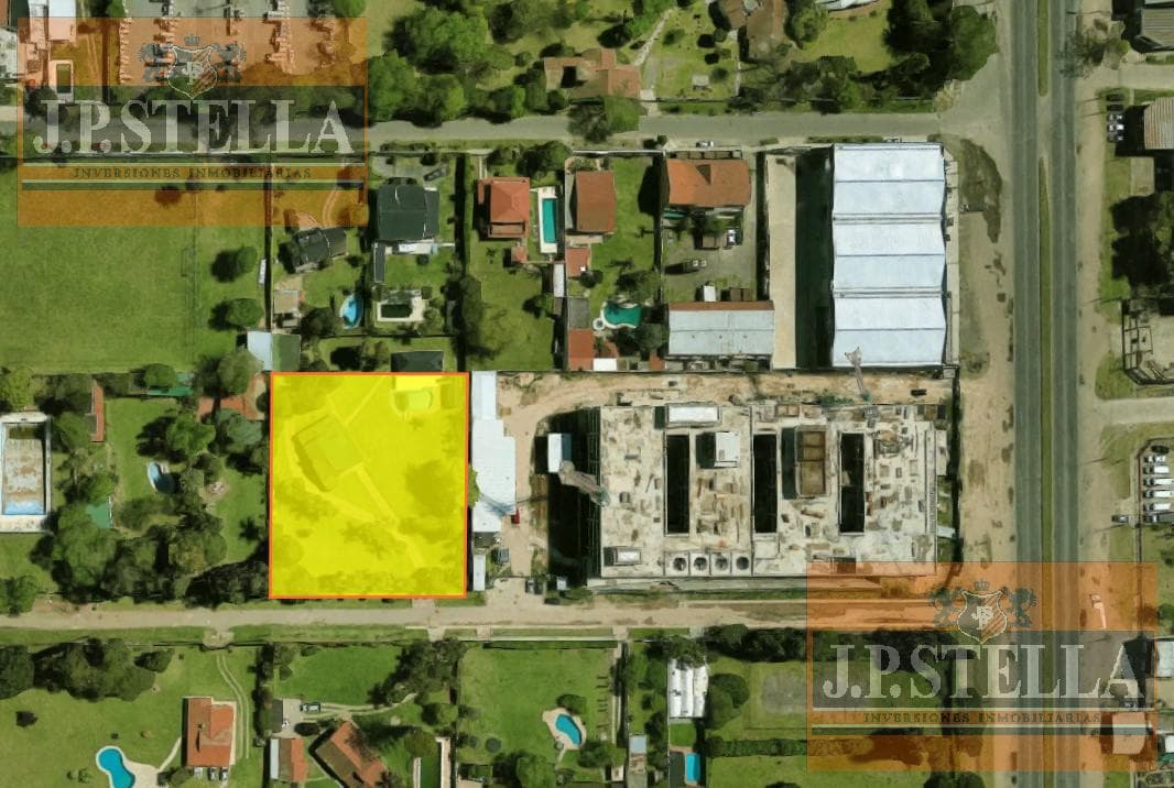 Casa Quinta 5 Amb c/Pileta 355 m² Cub en Lote 3.557 m² - Villa Luzuriaga