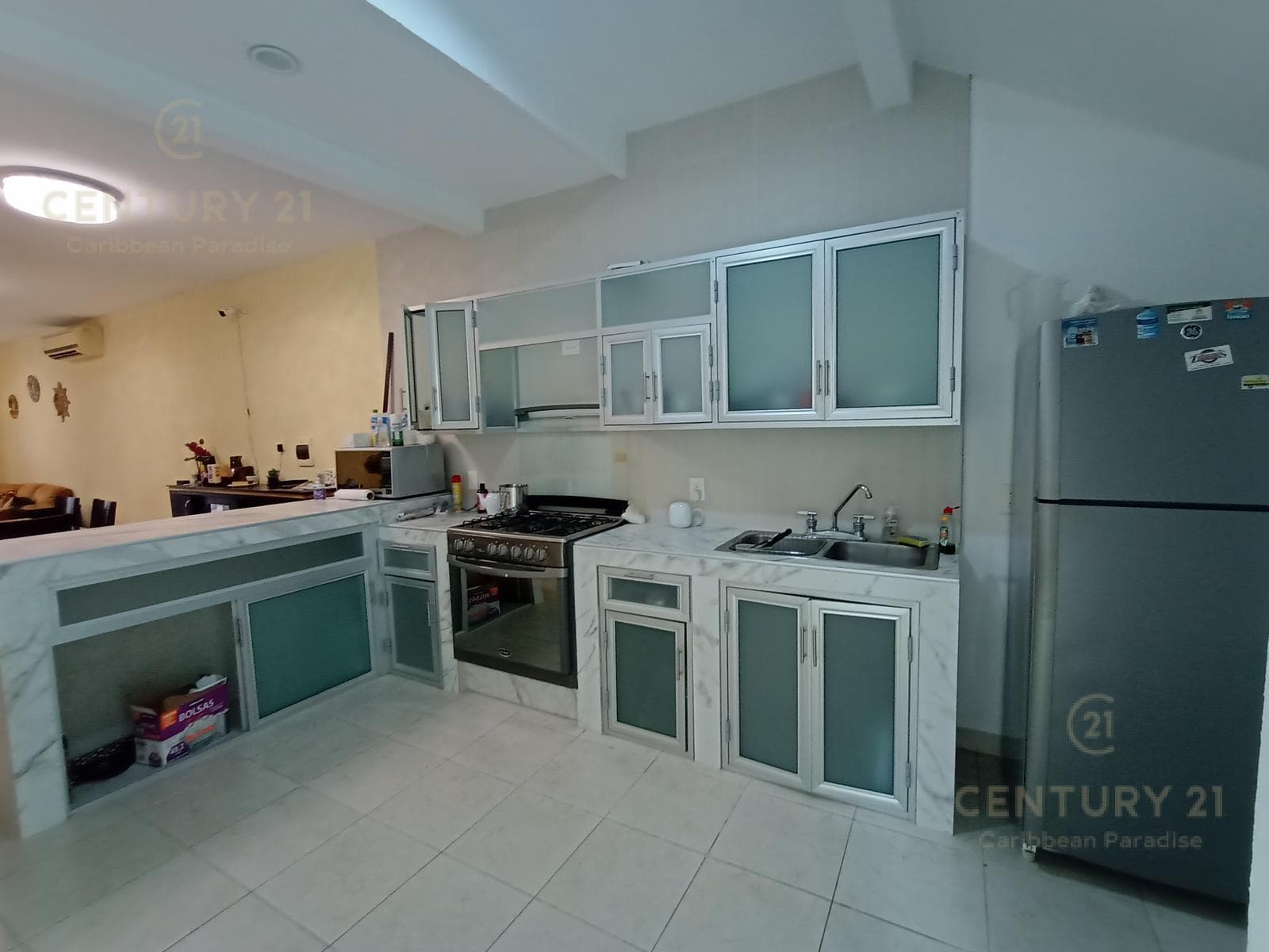 Spacious 6-Bedroom Tuscan-Style House on Chemuyil Avenue, Playa del Carmen P4117
