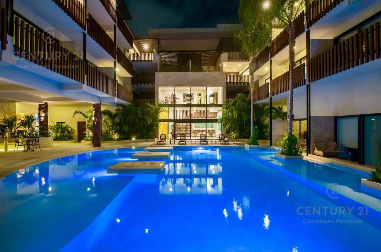 Beautiful, Fully Furnished 1-Bedroom Penthouse for Sale in a Prime Location in Playa del Carmen P418