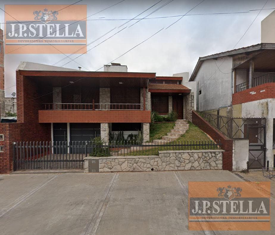 PH tipo Casa 5 Amb. al frente c/ Cochera 3 autos - San Justo
