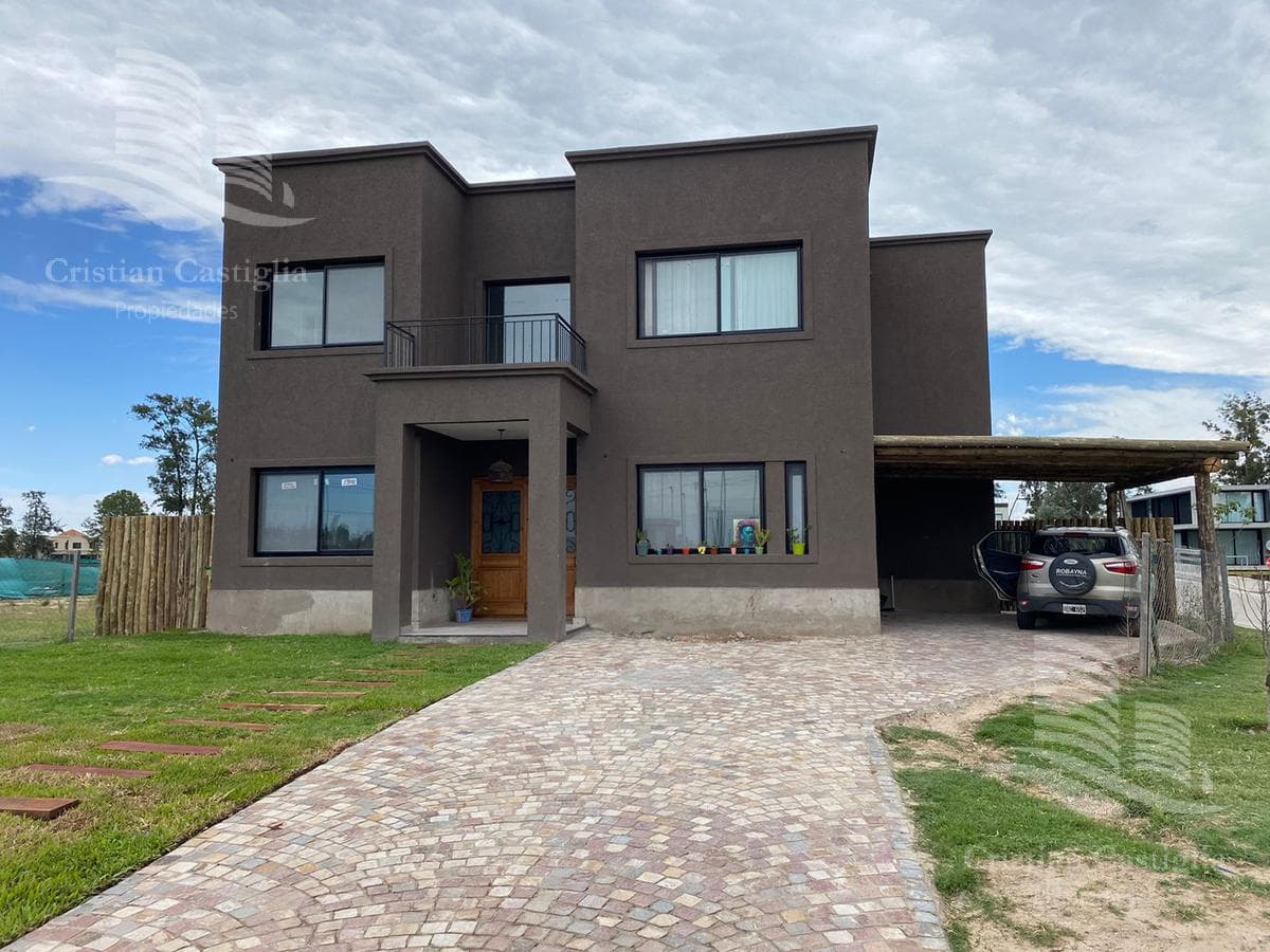 4-Room House for Sale in Laguna Grande, Villanueva