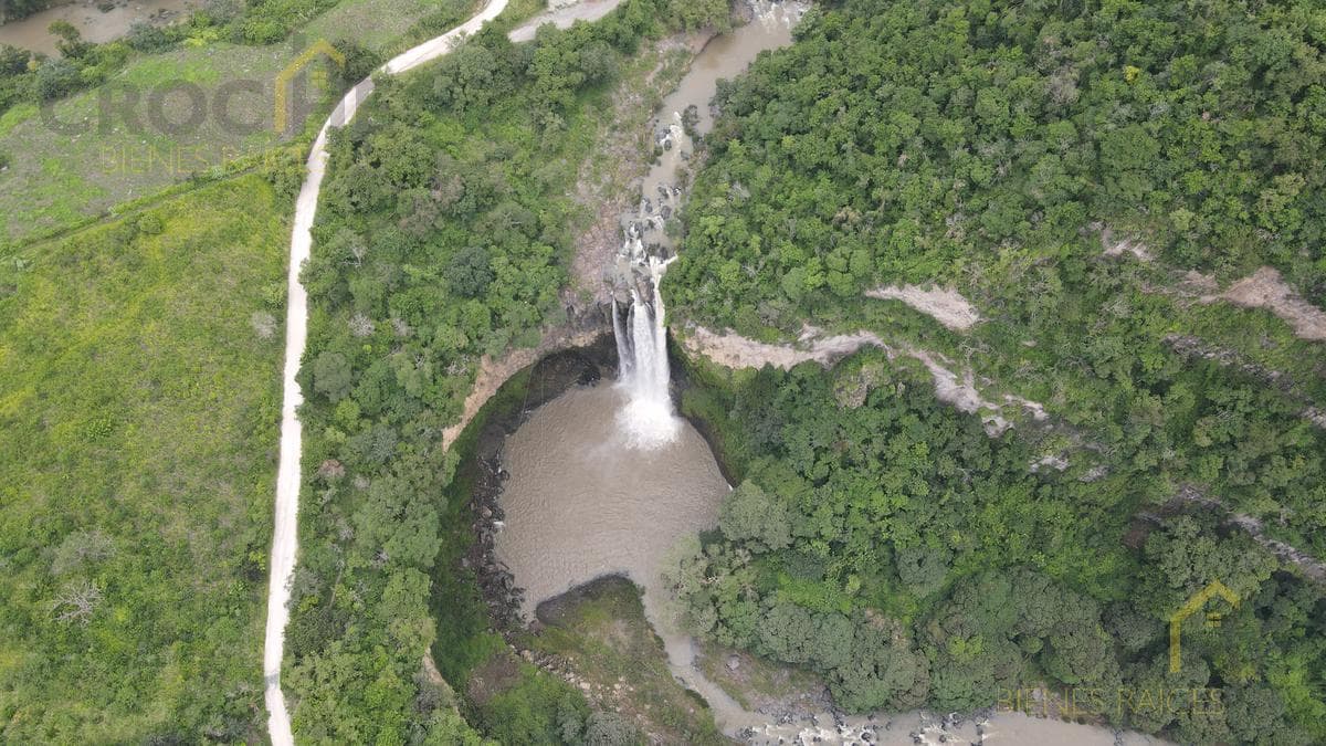 10-hectare plot of land with a river, waterfall, and concrete pier in Cerro Gordo, Veracruz