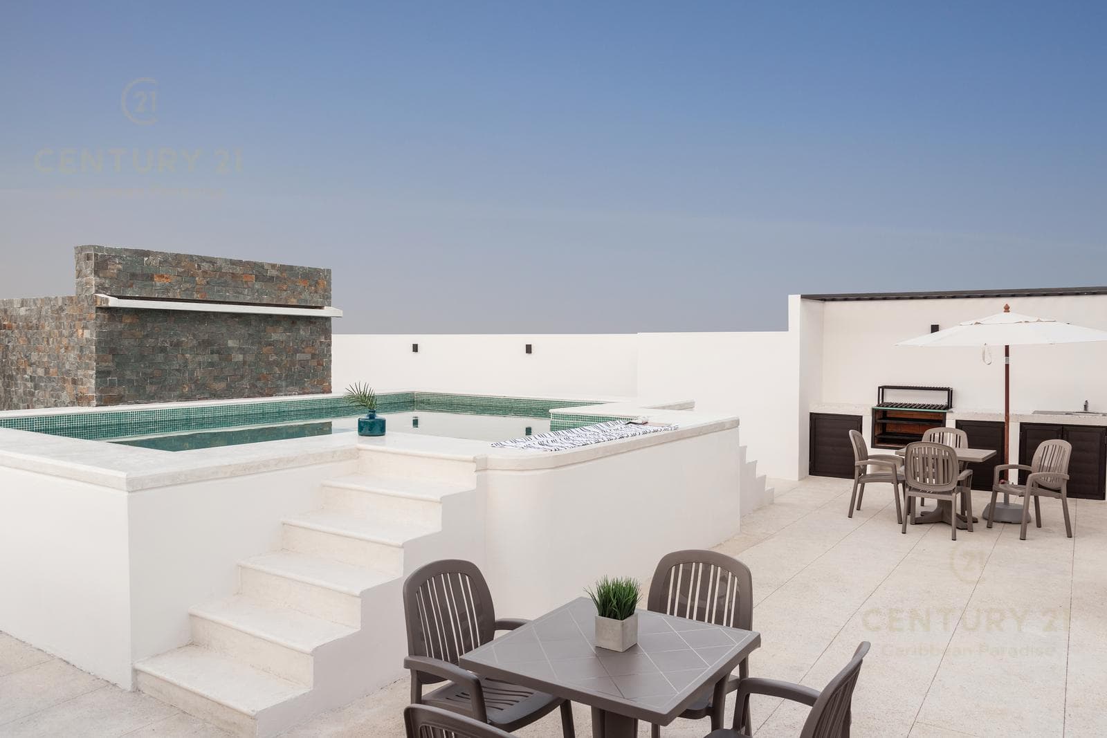 Bonito departamento en pequeño condominio en el corazón de Playa del Carmen P2983