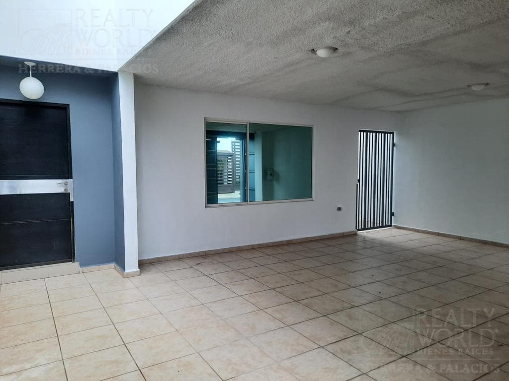 House for Sale in Cumbres Santa Clara