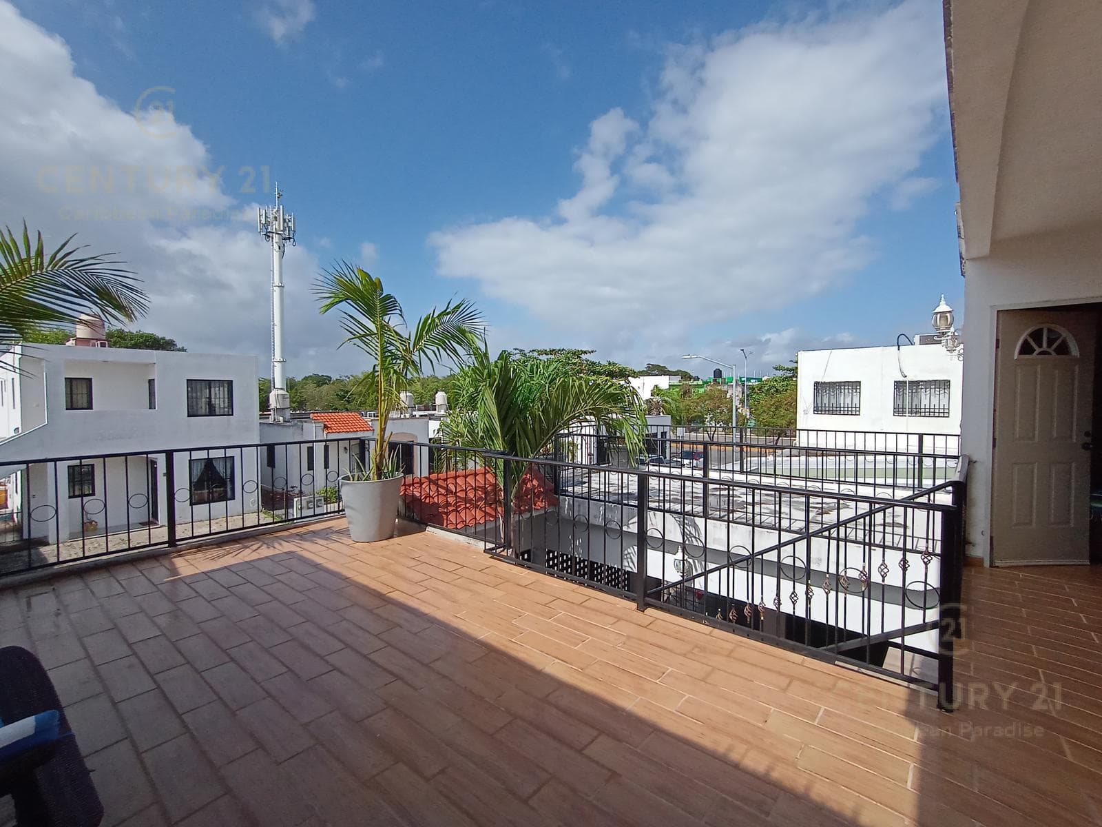 Spacious 6-Bedroom Tuscan-Style House on Chemuyil Avenue, Playa del Carmen P4117