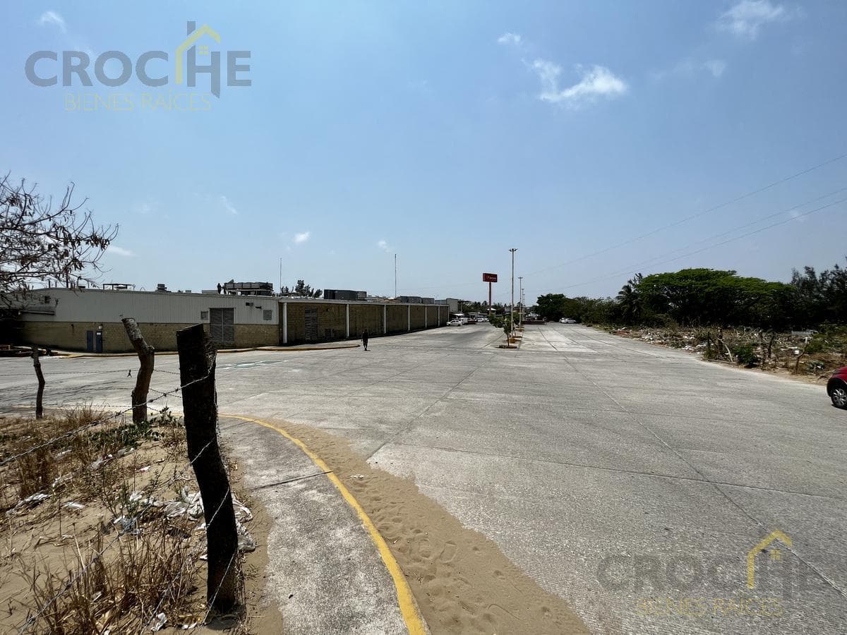 Land for sale in Pocitos and Rivera, Veracruz, between Soriana and Coppel, near the sports complex.