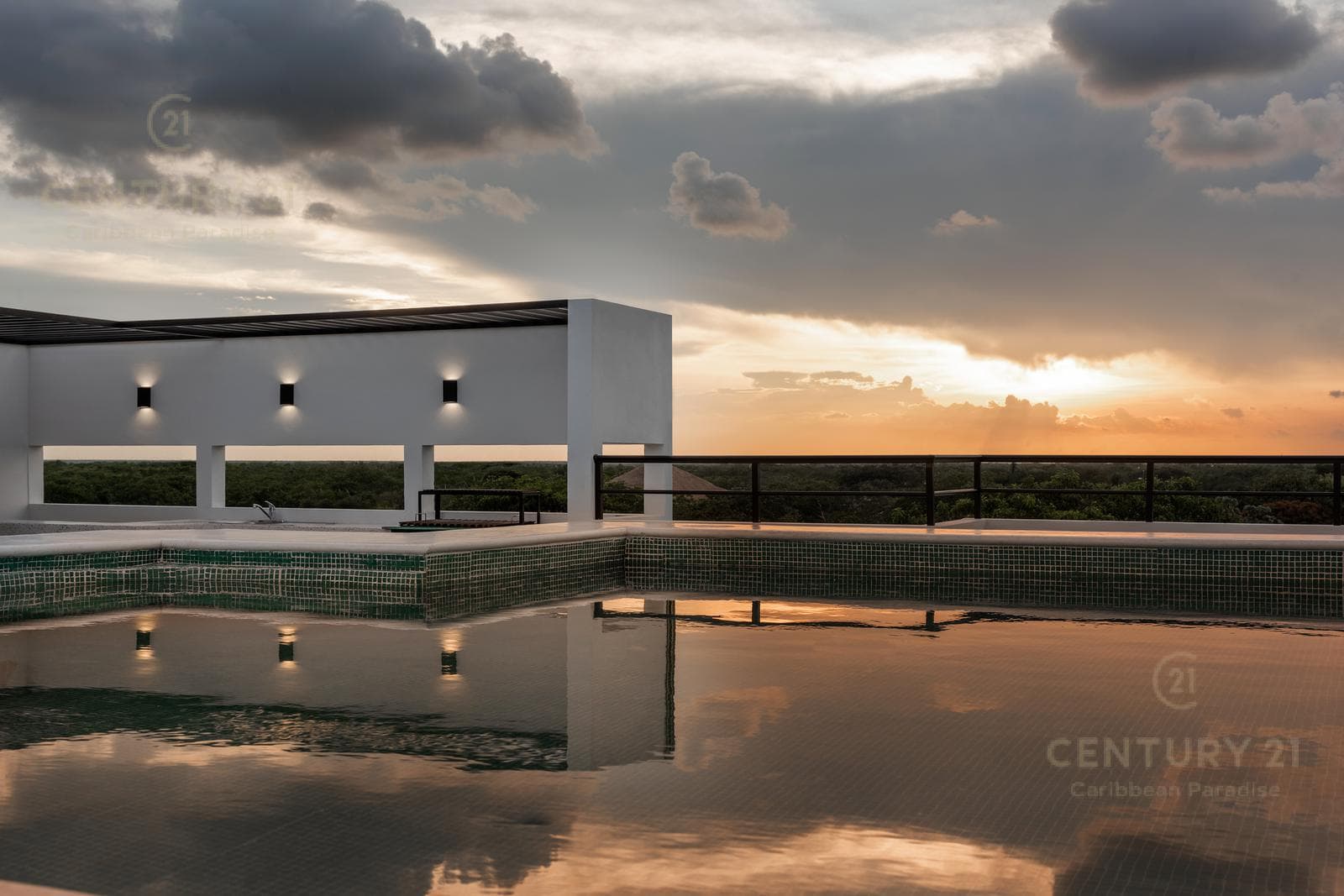 Bonito departamento en pequeño condominio en el corazón de Playa del Carmen P2983