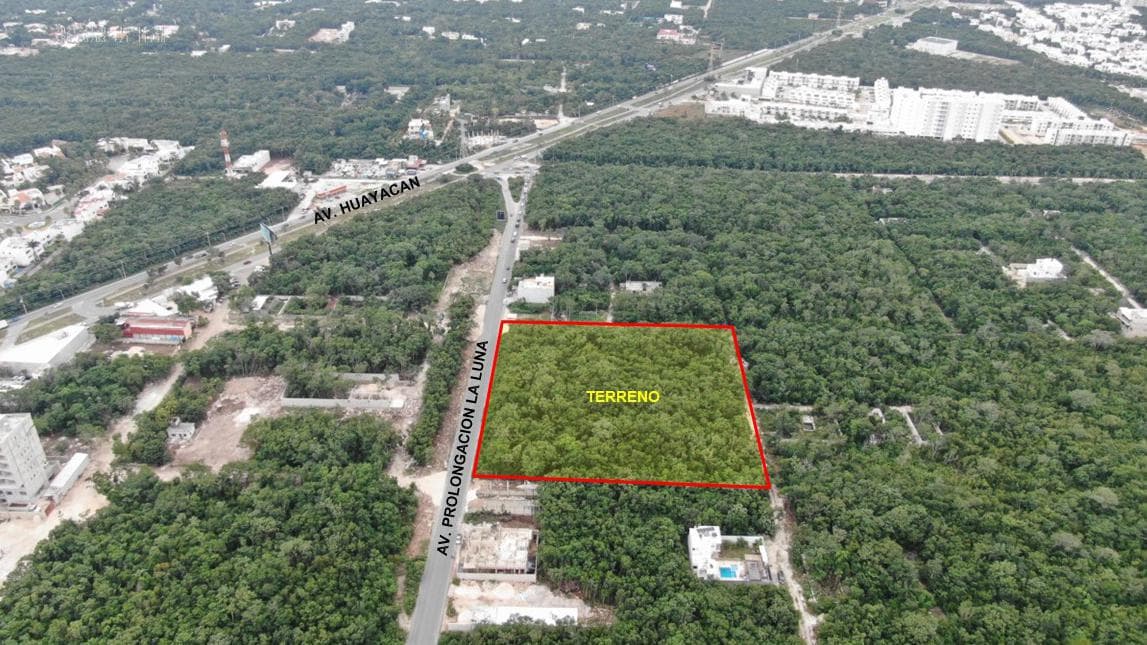 Land for Sale at the Intersection of Av. Prolongación La Luna and Avenida La Huayacán