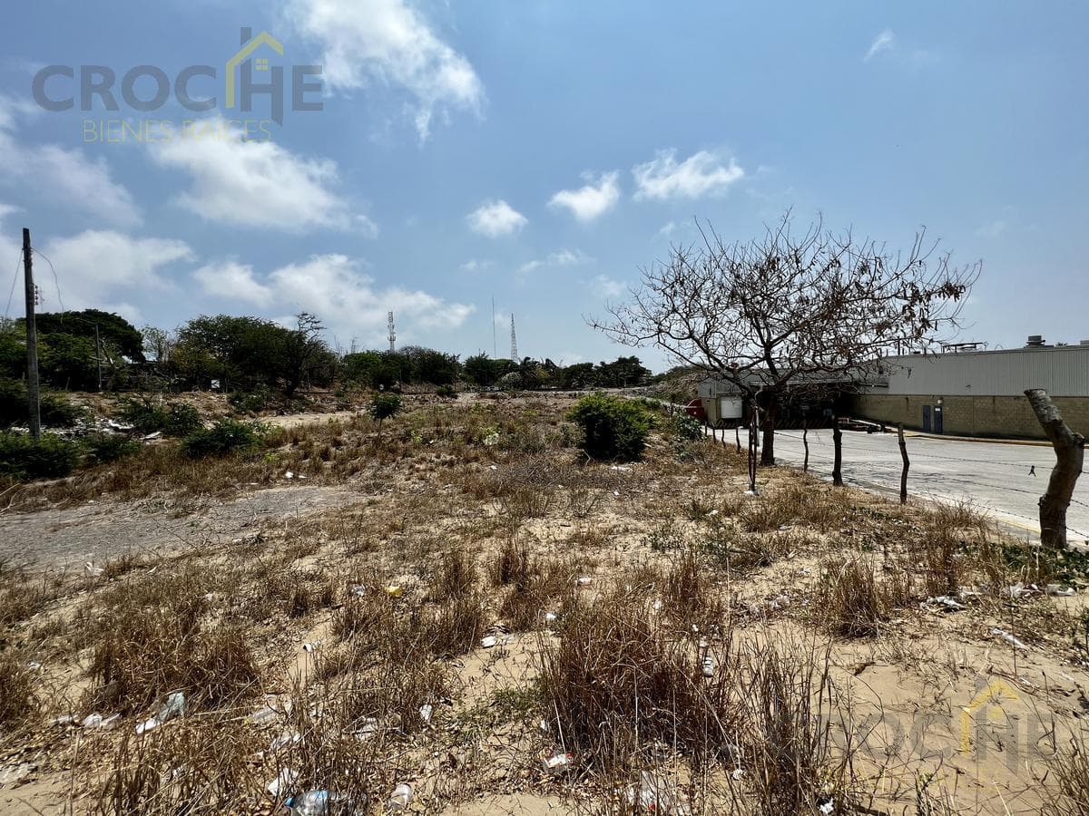 Land for sale in Pocitos and Rivera, Veracruz, between Soriana and Coppel, near the sports complex.