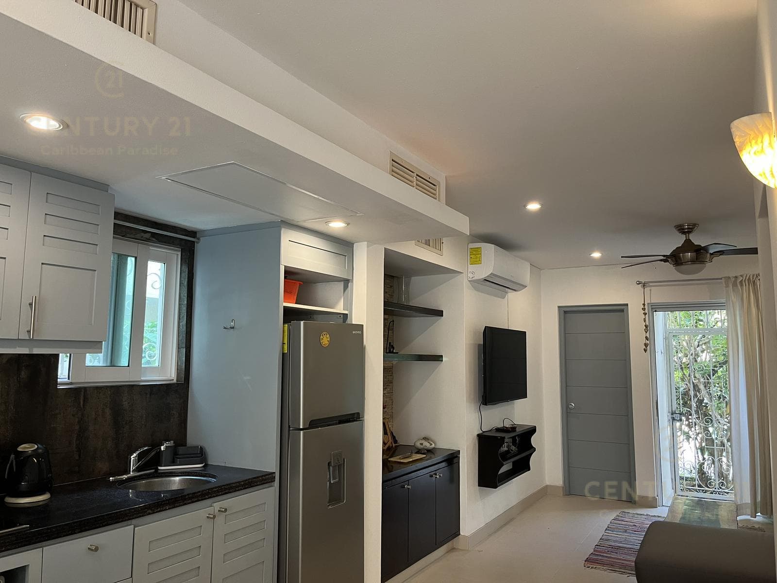 2-bedroom, 3-bathroom apartment in downtown Playa del Carmen P4206