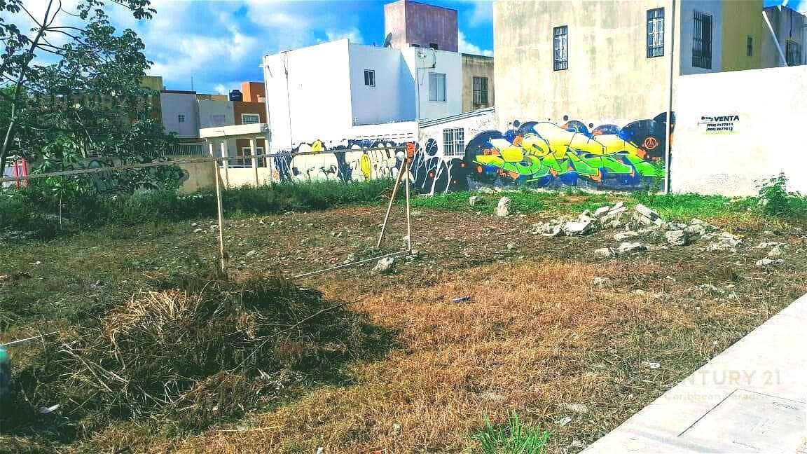 Land for Sale—Excellent Location: Av. 20 de Noviembre at the corner of Av. Hacienda Quinta, Las Garzas SM 202, Cancún C2222