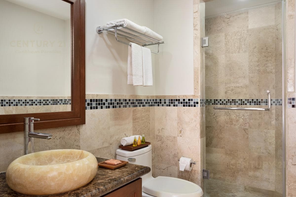 Lujoso Condominio en Venta 3 Hab en 5ta Avenida Playa del Carmen P3892