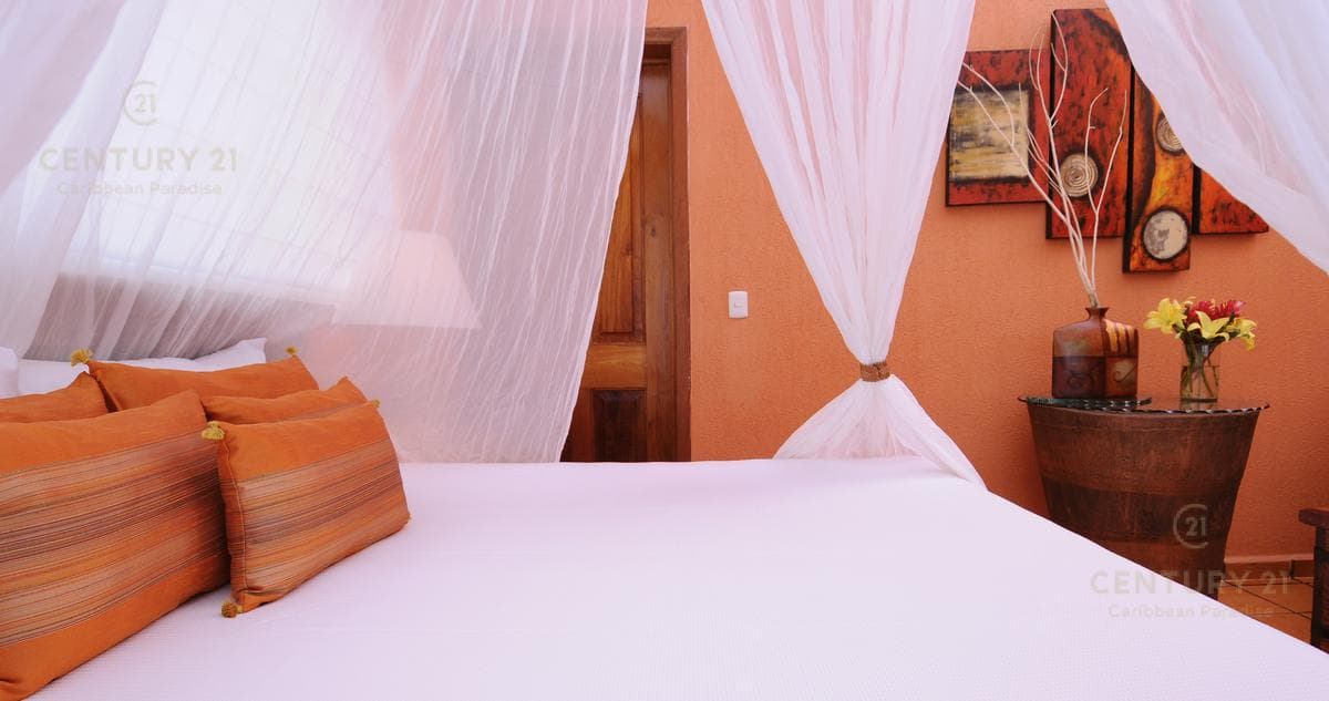 Casa 6 Recamaras en Venta Playa Paraiso Playa del Carmen | Con Paneles Solares | P3287