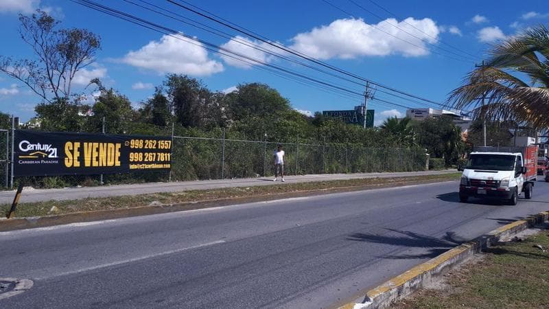 Excellent Land for Investors on Colosio Avenue, Cancun C4021
