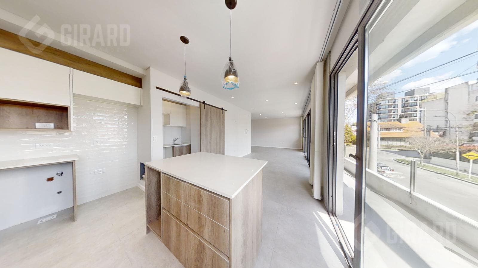 Apartment for sale, 4-room apartment with garage, Guemes area. Qualifies for a loan