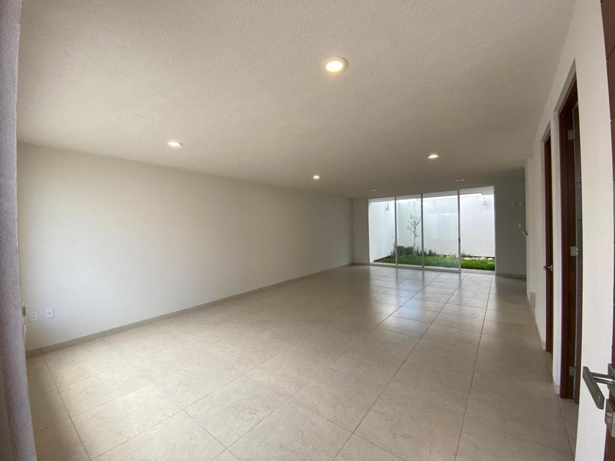 House for Sale on Garza Street in San Salvador Tizatlali, Metepec 26-630