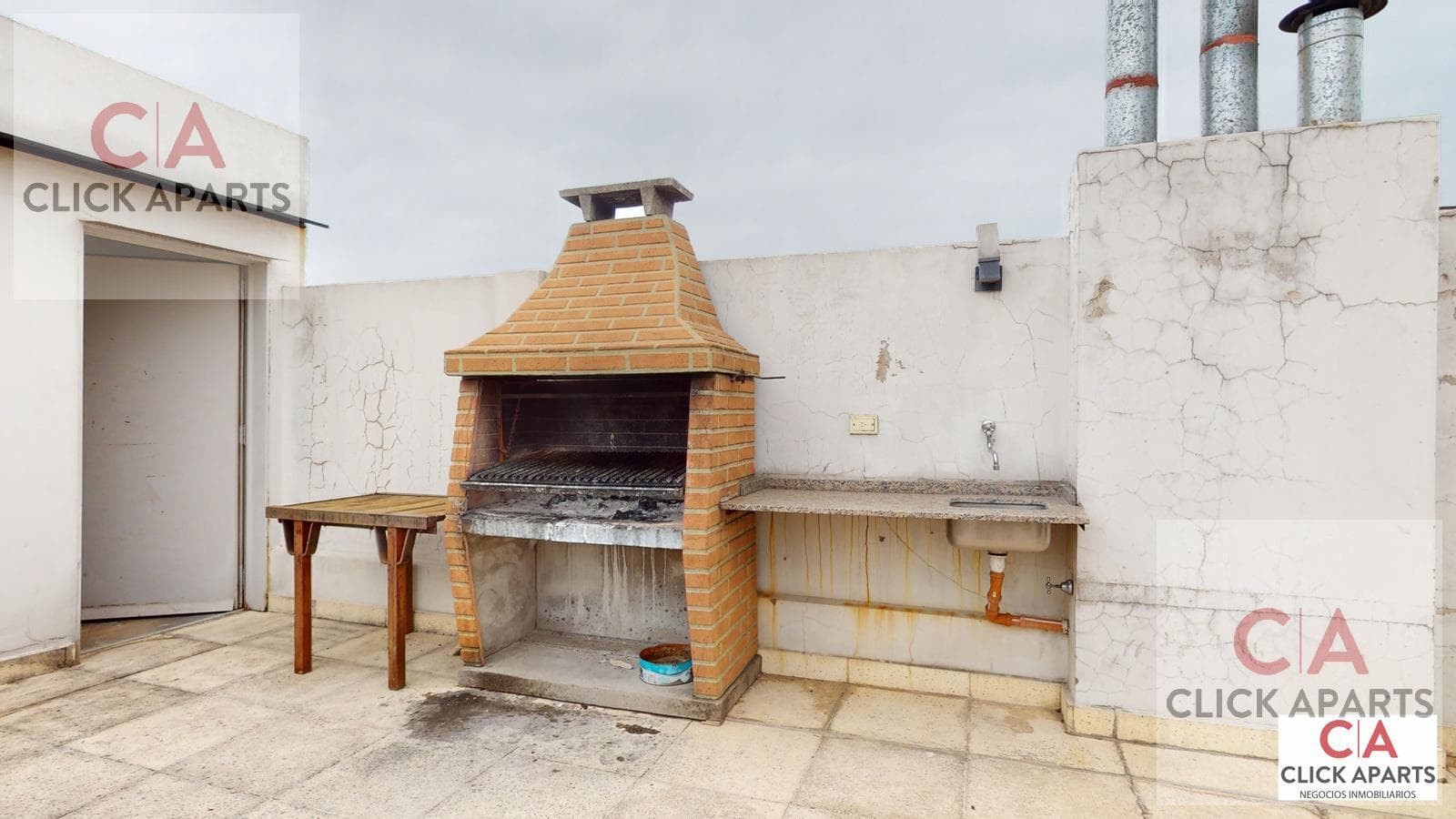 FOR SALE - 6-ROOM UPPER-FLOOR APARTMENT - WILL ACCEPT APARTMENTS OR LAND AS PART OF PAYMENT - CABALLITO