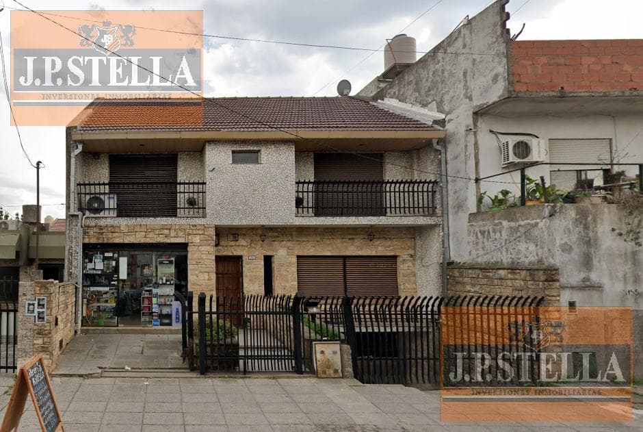 Casa 4 Ambientes c/ Local y Garaje - San Justo
