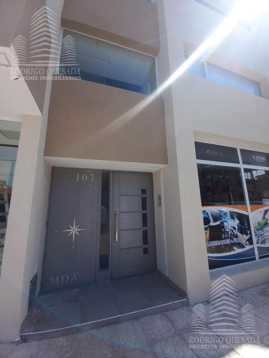 Excellent 3-room apartment on the corner of Sarmiento and Newbery!!