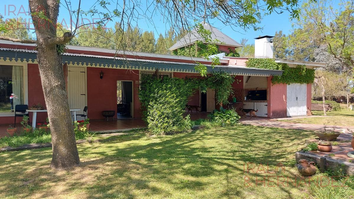 Farmhouse-Style House with Pool for Sale at the Haras el Malacate Country Club