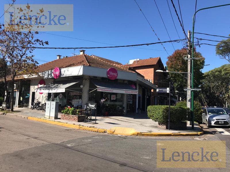For sale with rental income: excellent office space at the corner of Libertador and Martin Coronado, with 2 parking spaces