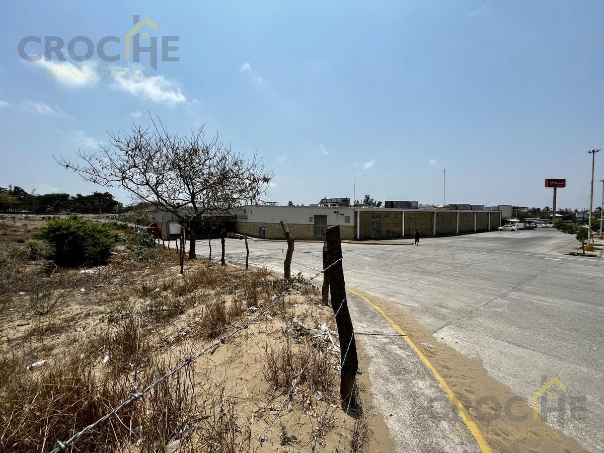 Land for sale in Pocitos and Rivera, Veracruz, between Soriana and Coppel, near the sports complex.
