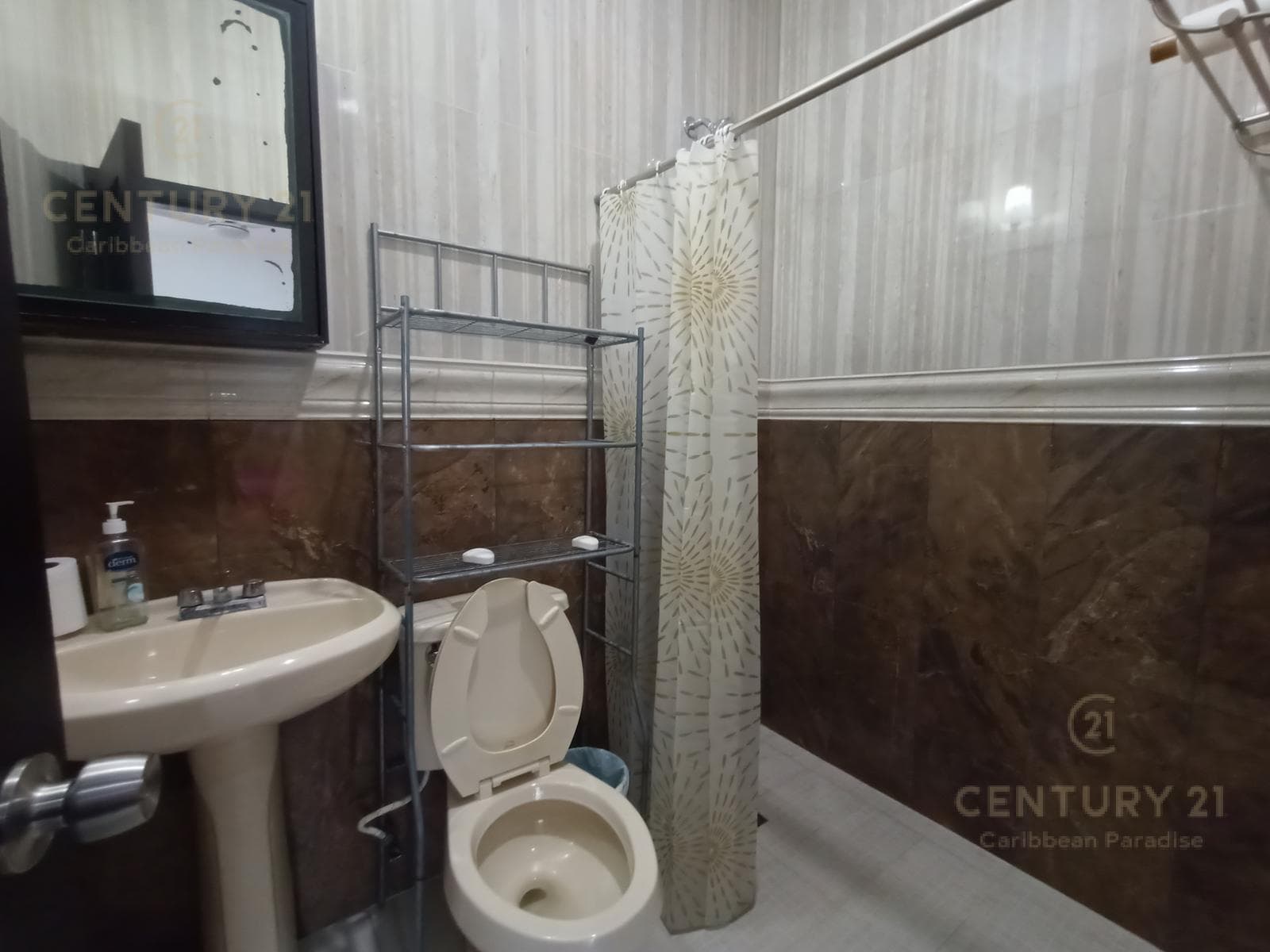 Spacious 6-Bedroom Tuscan-Style House on Chemuyil Avenue, Playa del Carmen P4117