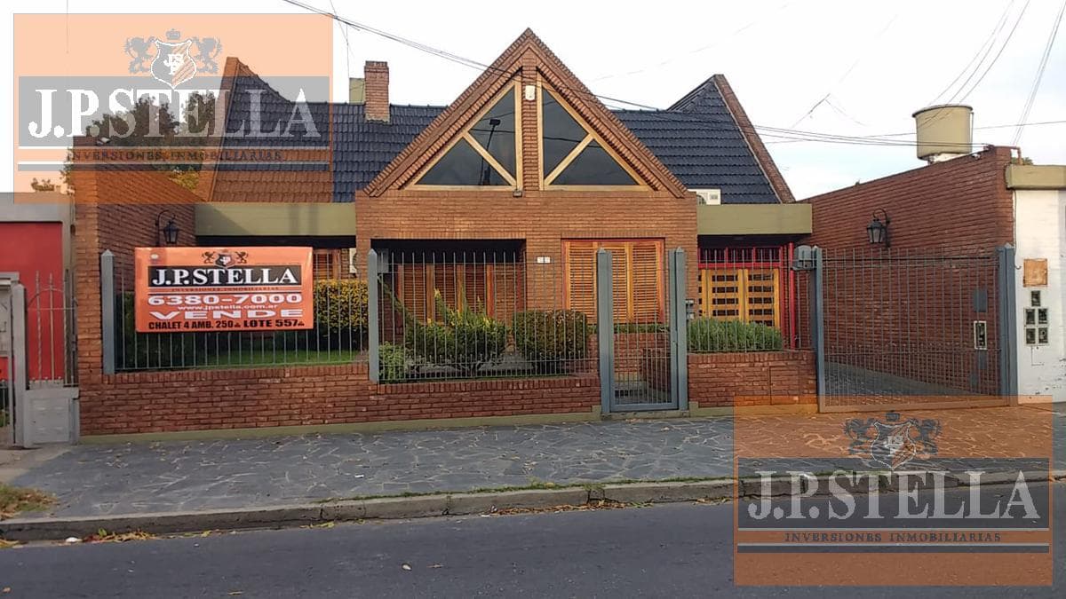 Chalet 4 Amb. 250 m² Cub. c/Garage para 2 autos y Pileta de Natación - Villa Luzuriaga