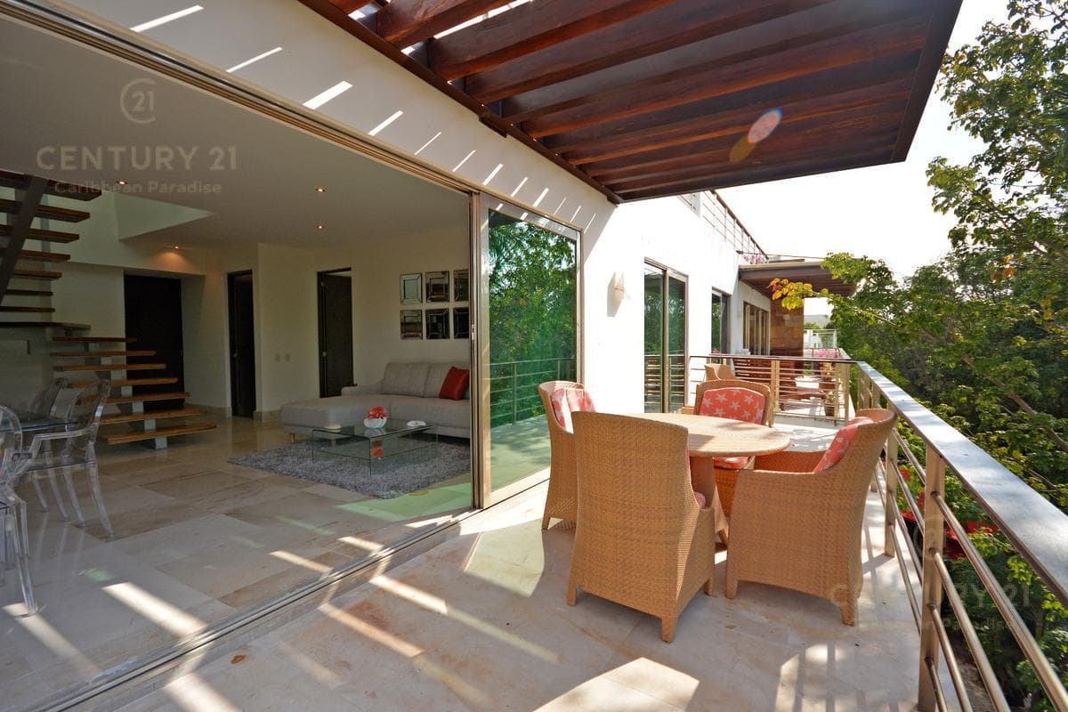LUJOSO PH EN VENTA 2 HAB VIA 38 PLAYA DEL CARMEN P1131