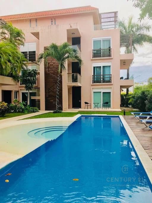 Departamento 2 recamaras en Venta Con alberca | A 2 Calles de la 5ta Avenida | P2991