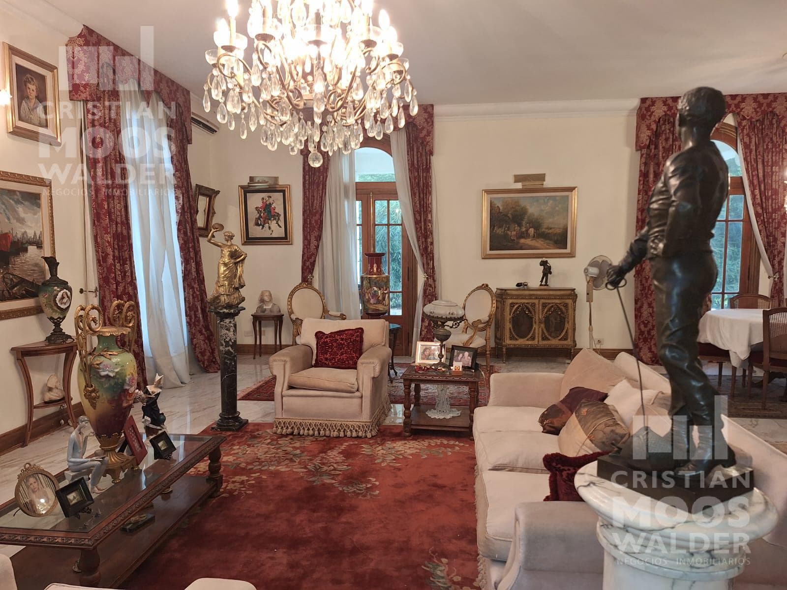 House for Sale with Six Rooms Septiembre Neighborhood - Escobar