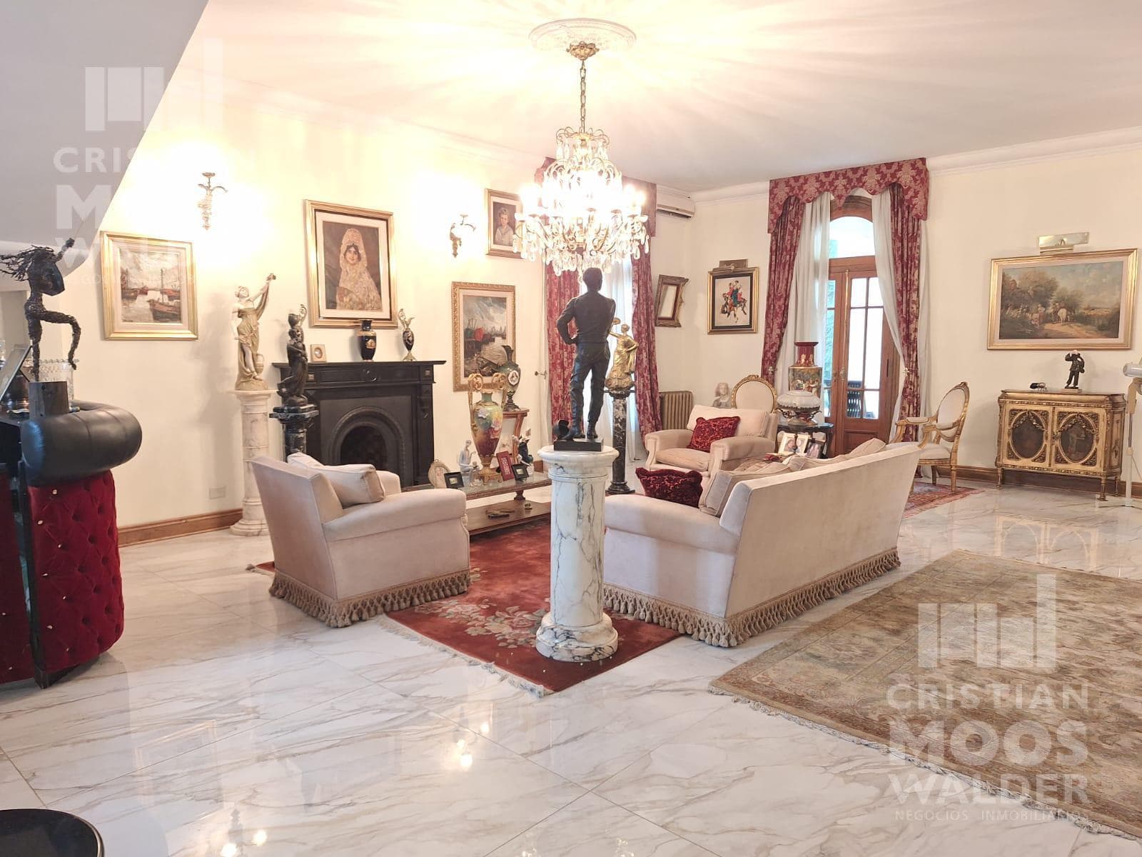 House for Sale with Six Rooms Septiembre Neighborhood - Escobar