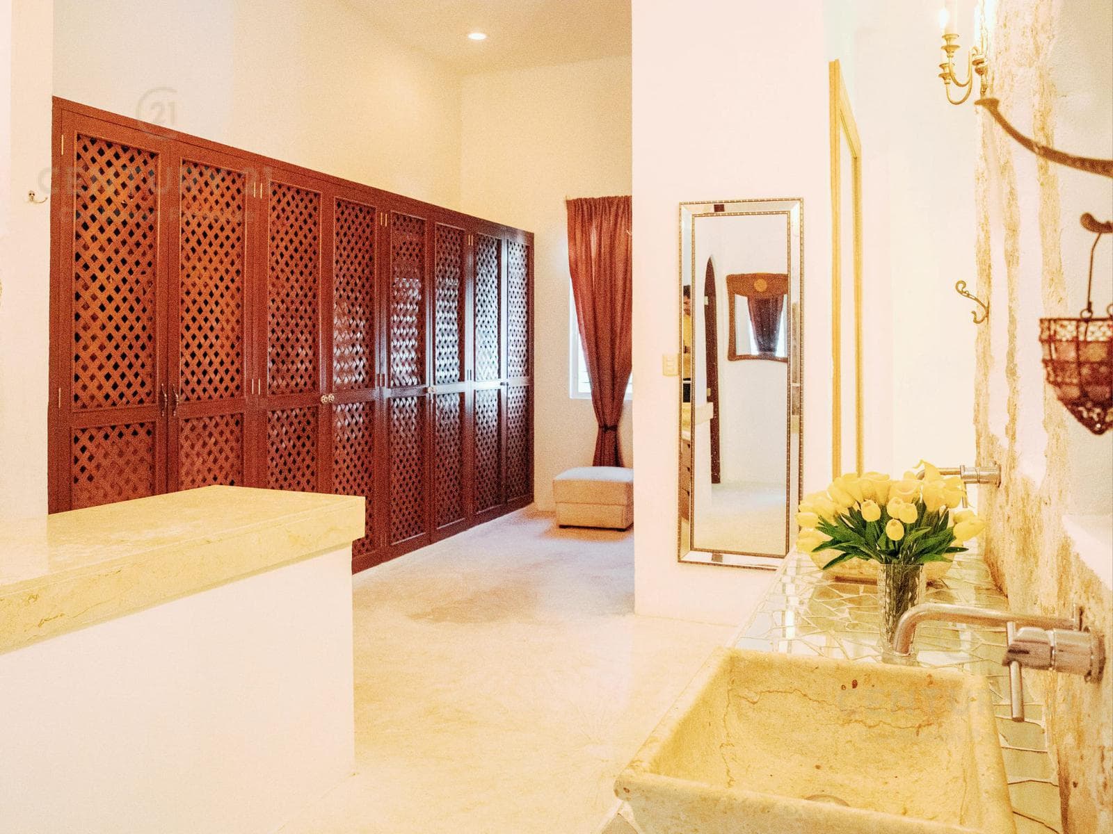 Beautiful 3-Bedroom House with 2 Studios in Playacar Phase I