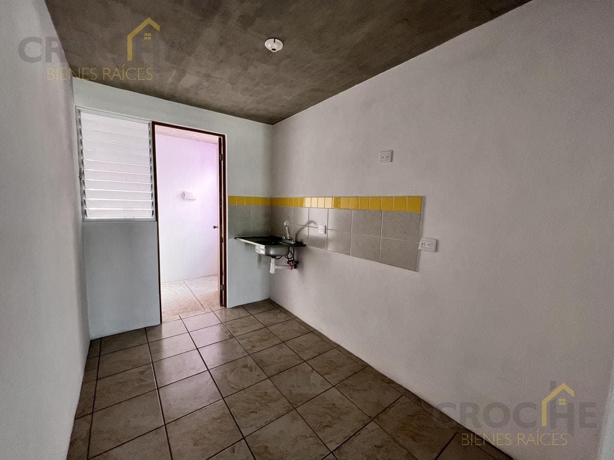 Ground-floor apartment for sale across from the Emiliano Zapata Military Battalion in Lencero, Veracruz.