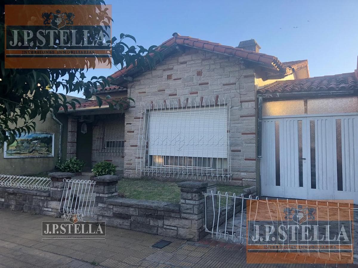 Chalet 3 Amb con Cochera y Dpto 2 Amb (A demoler o Refaccionar) - San Justo
