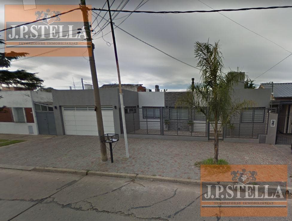 Casa 5 Ambientes 350 m² Cub, - Garage 2 autos - Pileta - Haedo