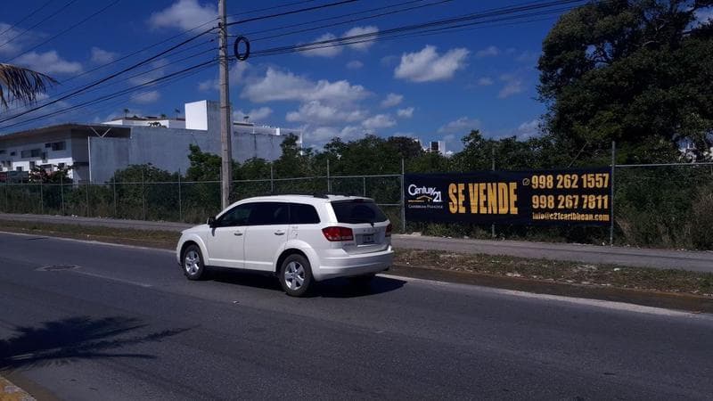 Excellent Land for Investors on Colosio Avenue, Cancun C4021