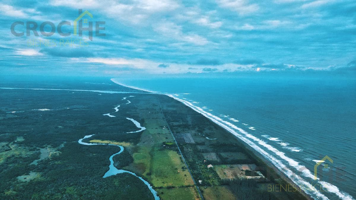 Land for sale in the Costa Esmeralda area, with views of streams, in the Finca Real subdivision, across from the beach