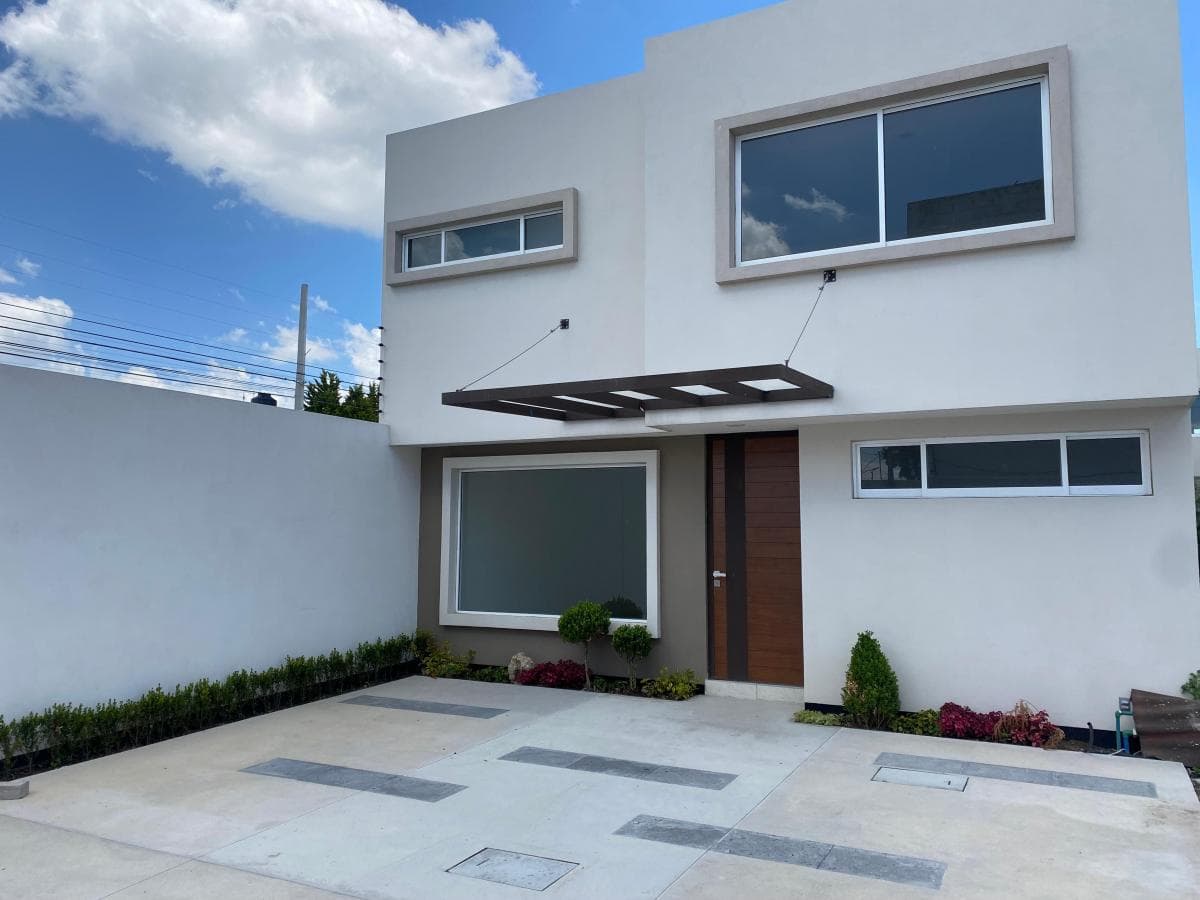 House for Sale on Garza Street in San Salvador Tizatlali, Metepec 26-630