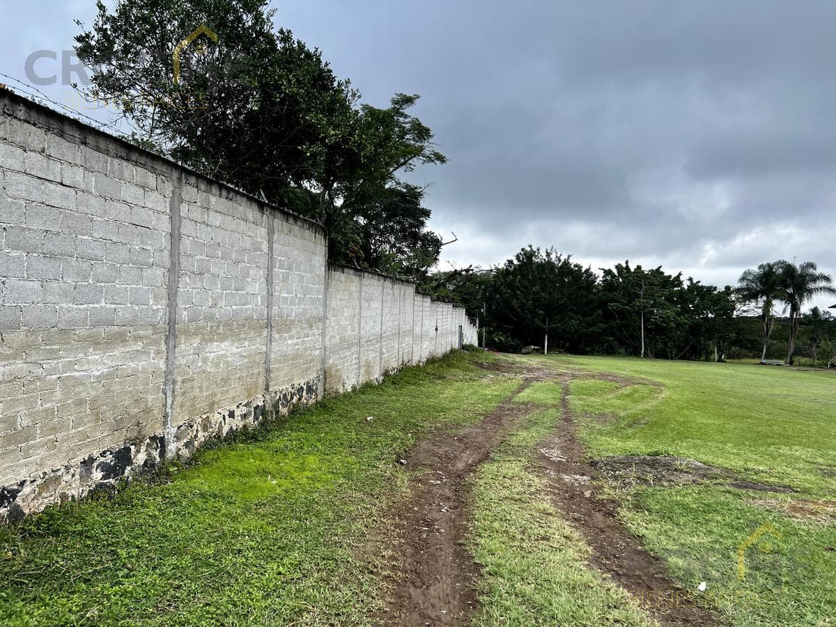 Lot with a cabin for sale in La Estanzuela Ver, with direct access to the street.