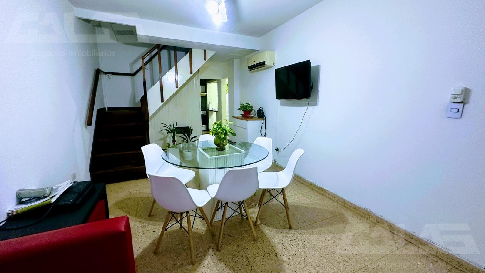 A very nice, fully independent 4-room duplex with a garage