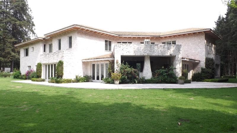 AGRADABLE RESIDENCIA EN OCOYOACAC CON GRAN JARDIN