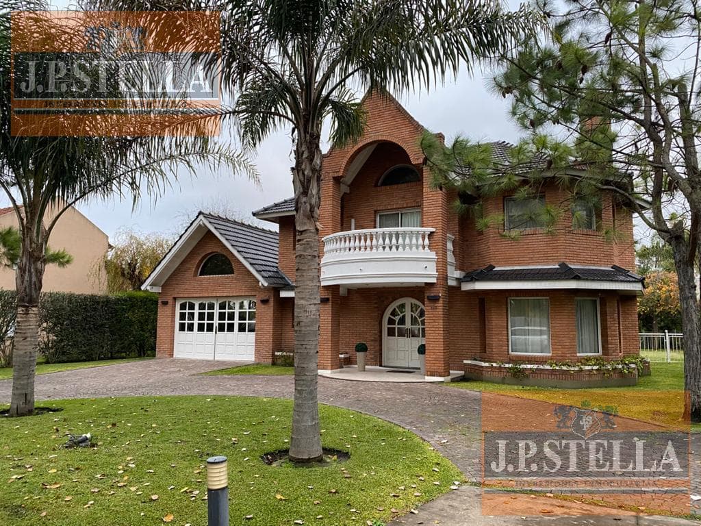 Excelente Chalet 5 Amb 283 m² Cub. Lote 850 m² - Campos De Alvarez